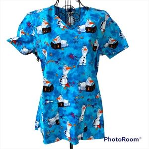 Disney Frozen II Olaf Fall Leaves Scrub Top Size S